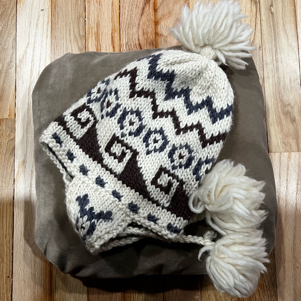 Vintage Knit Pom Pom Hat